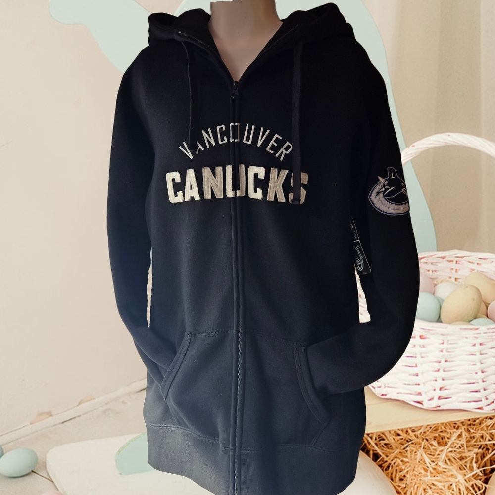 Vancouver‎ Canucks NHL Zip Hoodie Black Spellout Logo Women’s Large NWT